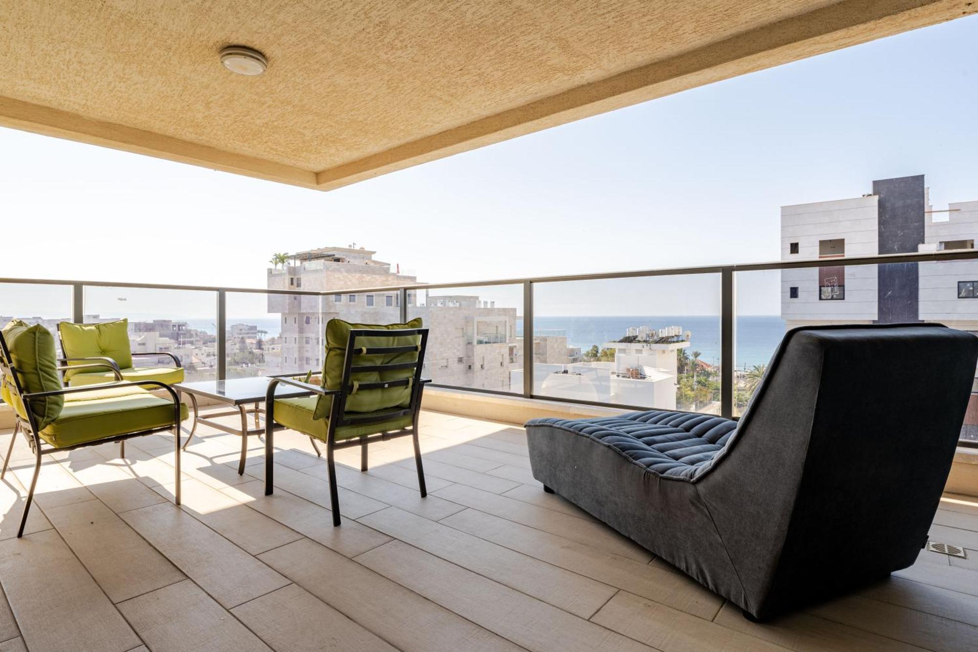 Balfour Sea View City Center 纳哈里亚 外观 照片