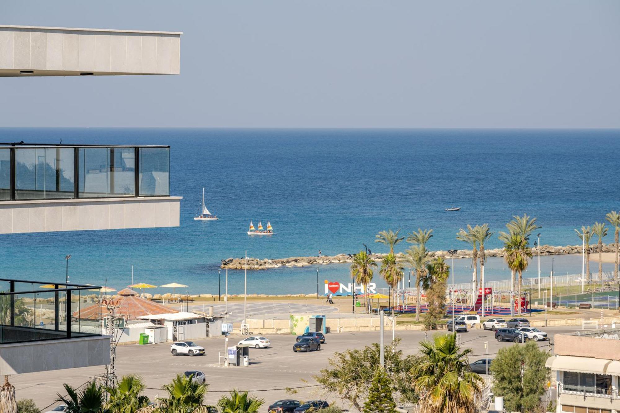 Balfour Sea View City Center 纳哈里亚 外观 照片
