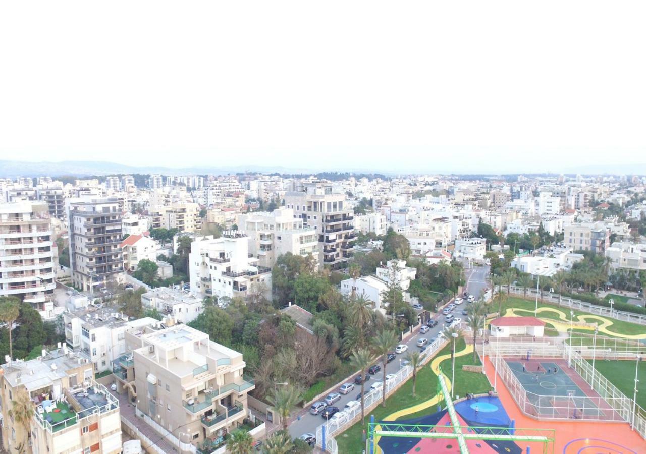 Balfour Sea View City Center 纳哈里亚 外观 照片